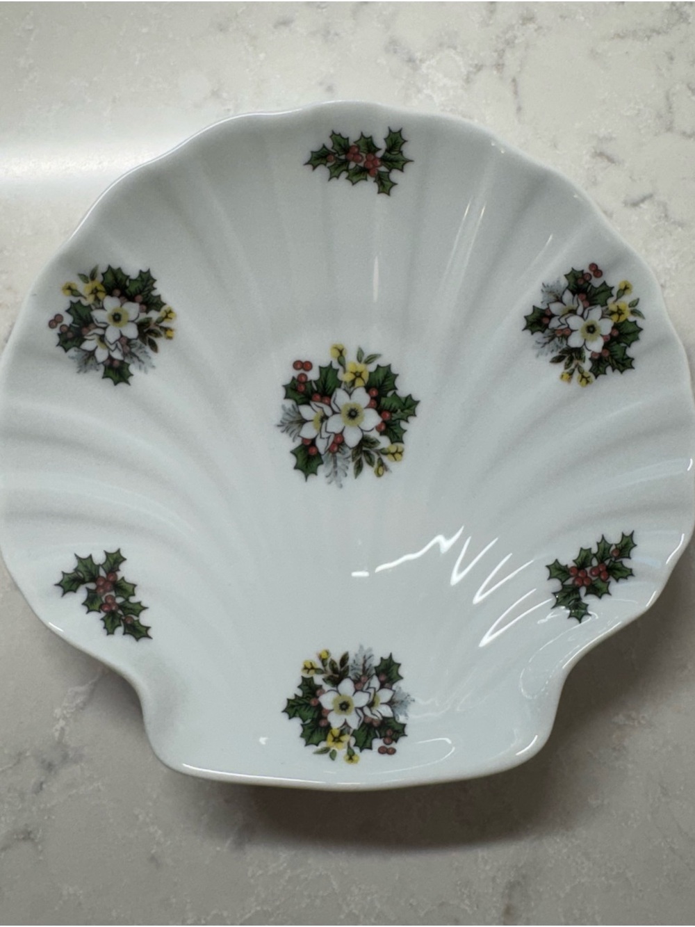 Rochard Limoges White W/ Christmas Holly Design Clam Shell-Shaped Candy Dish